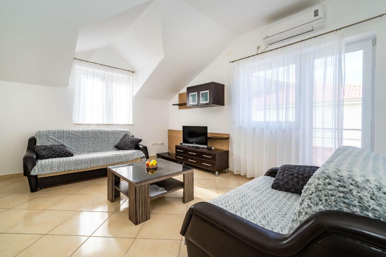 Apartments Matej Pag Town Εξωτερικό φωτογραφία